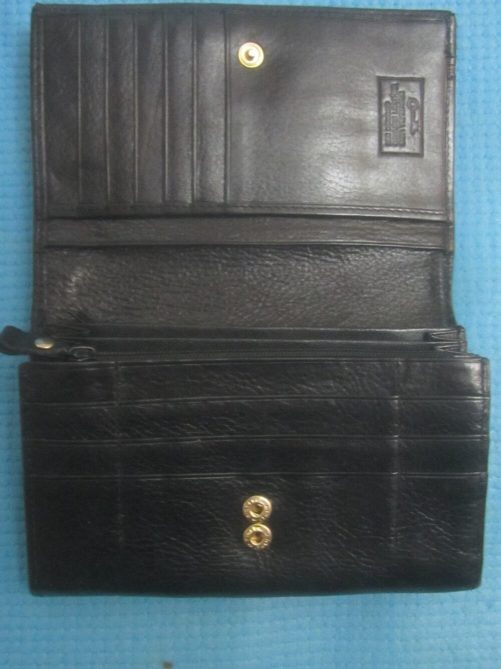 UMI Leather Wallet - Picture 2 of 3
